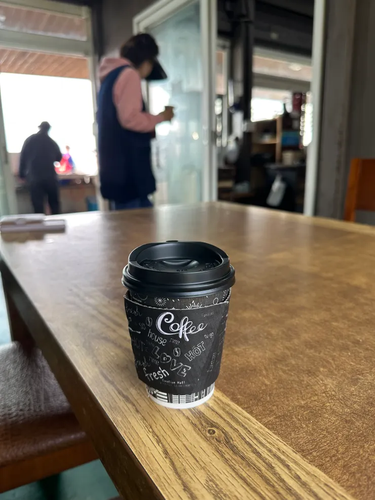 小吃店咖啡機煮的美式咖啡；我本來躲得很安全；後來就被人發現了😆