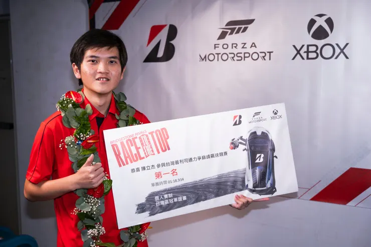 陳立杰表示,遊戲中的Forza Motorsport能帶給玩家夢想實現的可能性,包含入出彎,因拉高胎溫,導致抓地力流失感,都能透過遊戲感受到真實還原。圖片來源:業者提供
