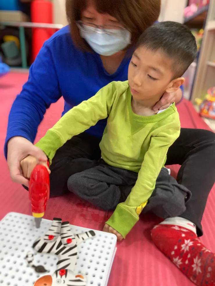 遇到願意同理孩子的治療師也不容易。