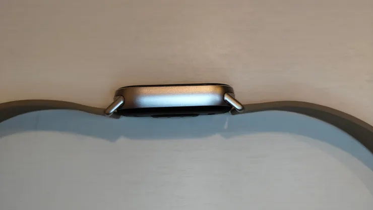 小米手環9的邊框採取霧面處理