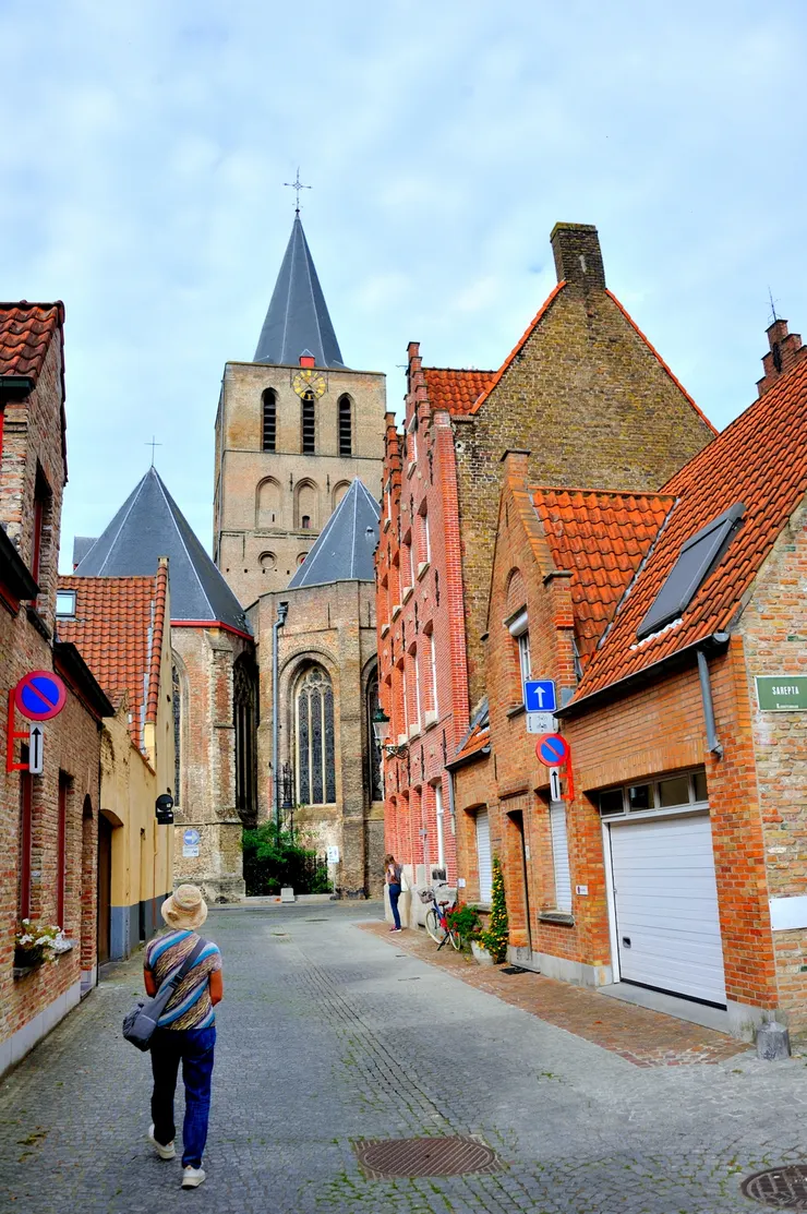 【別問任一小巷的名只管往裡面踩!前為St. Giles Church。】