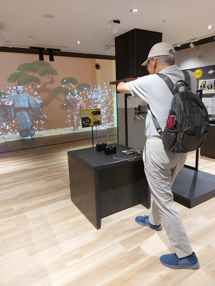 一樓的互動裝置古槍械射擊