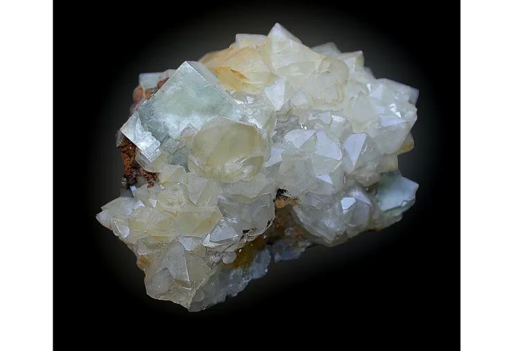 聖瑪麗歐米訥的螢石,資料來源:Mindat