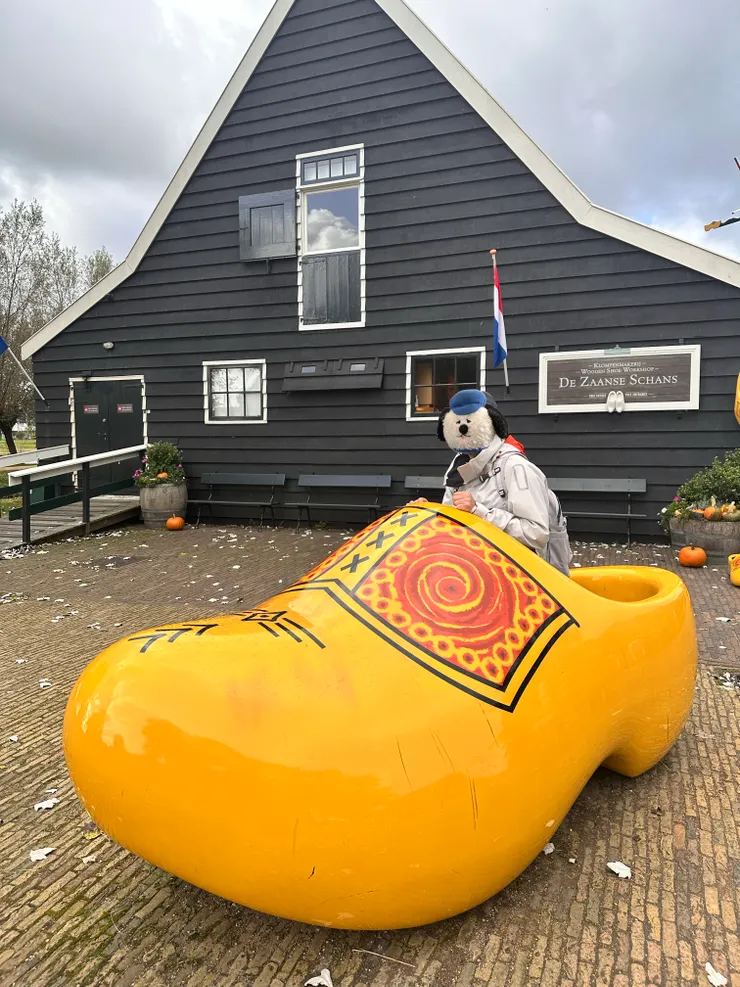 理工男一臉無奈被我叫過去拍照。