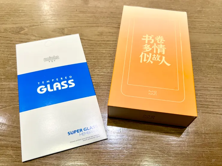 圖1 收到墨案 MOAAN inkPalm 迷你閱 Plus與霧面保護貼