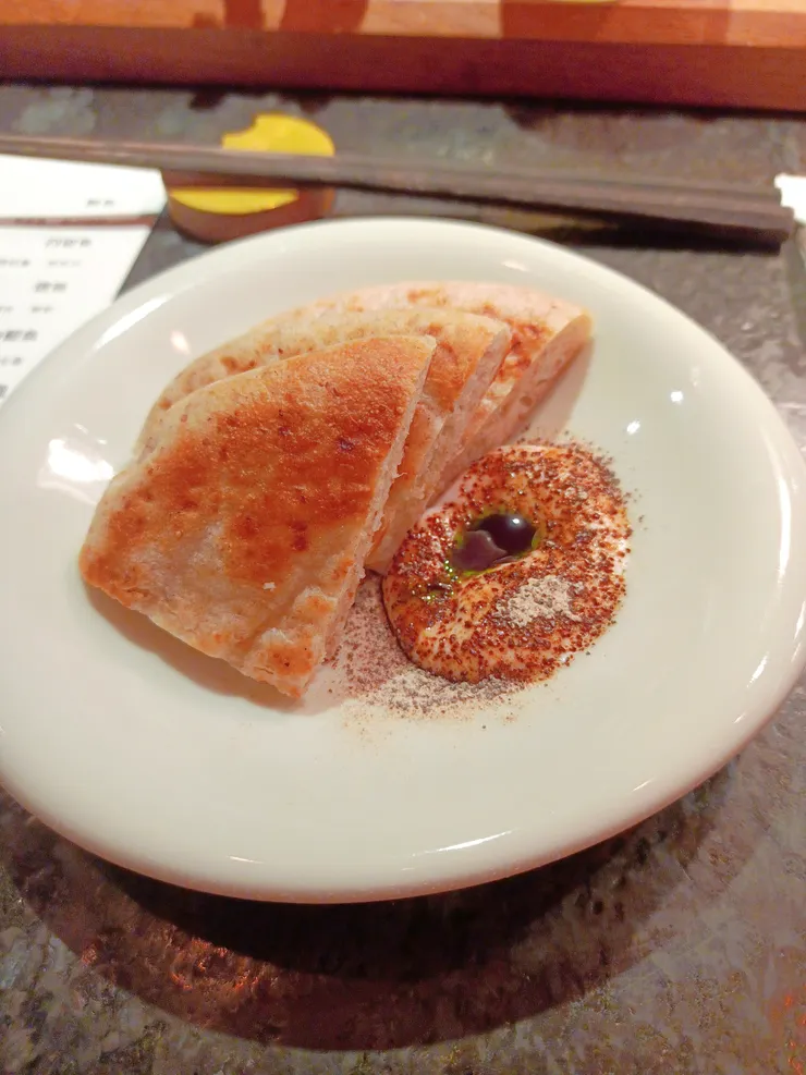 烤餅很香~~但不要問我是菜單上的哪一道?我吃完就忘記