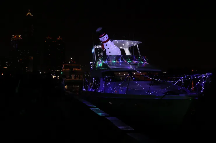 請問雪人你是怎麼進去遊艇的?