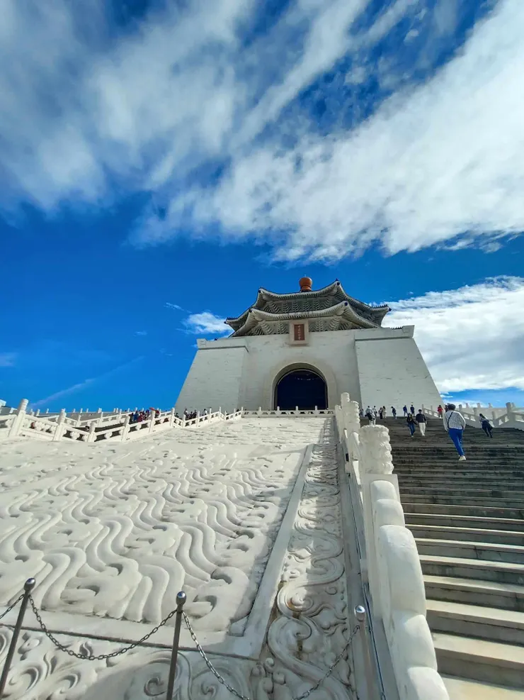 高高 的樓梯   ，我只能往上爬