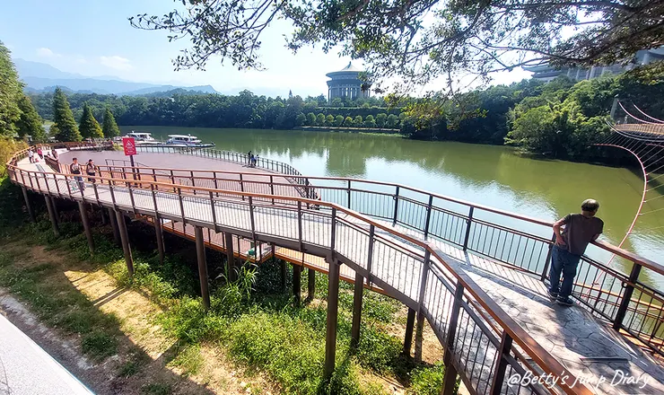 ▲峨眉湖吊橋風景區/圖片來源:Betty's Jump Diary