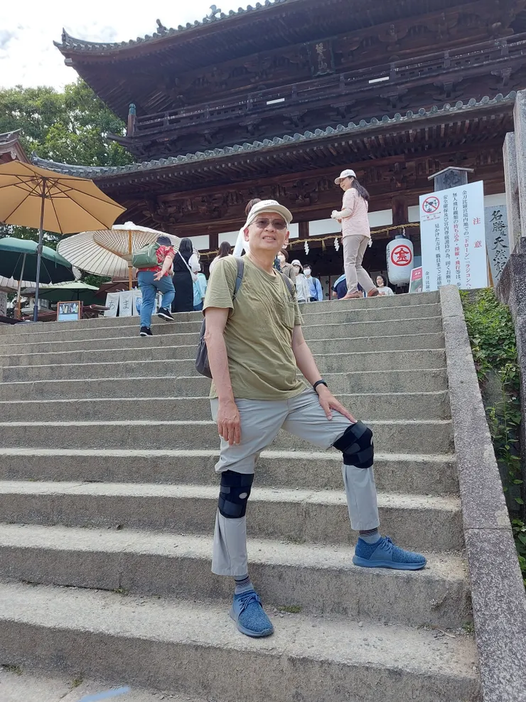 785 階的挑戰,還是要戴上護膝