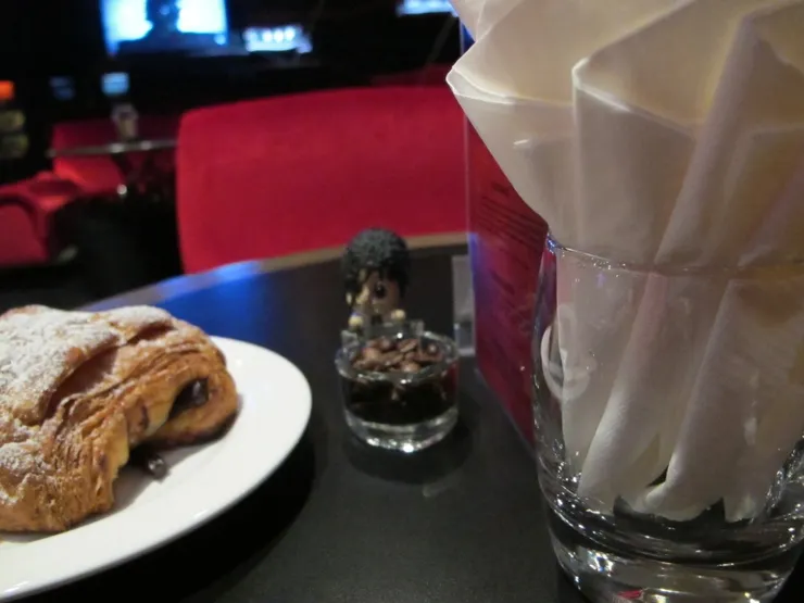 我覺得它很可愛，有段時間常帶著它拍照。