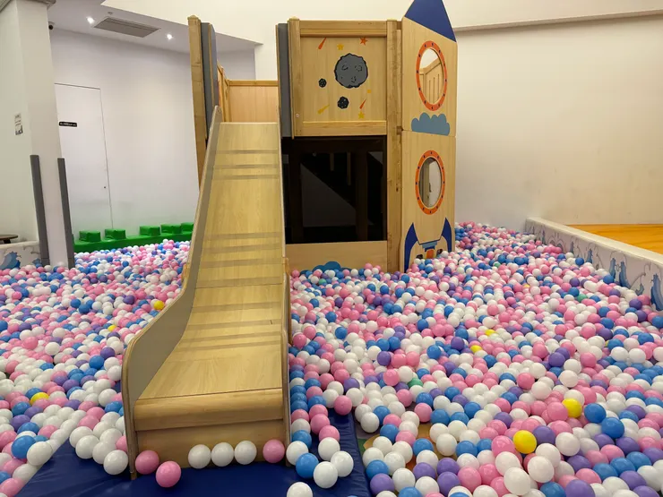 湖中堡的公主👸等著勇士們