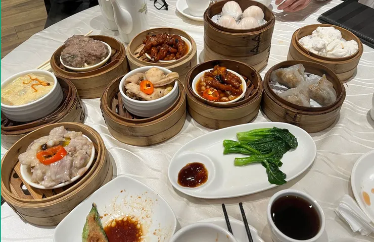 太多菜忘記名字了，不過蝦餃、腐皮蝦捲、豉汁鳳爪100分。