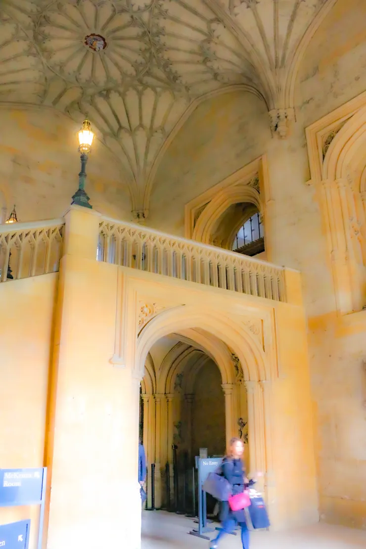 基督教堂學院一景，樓上即是餐廳入口