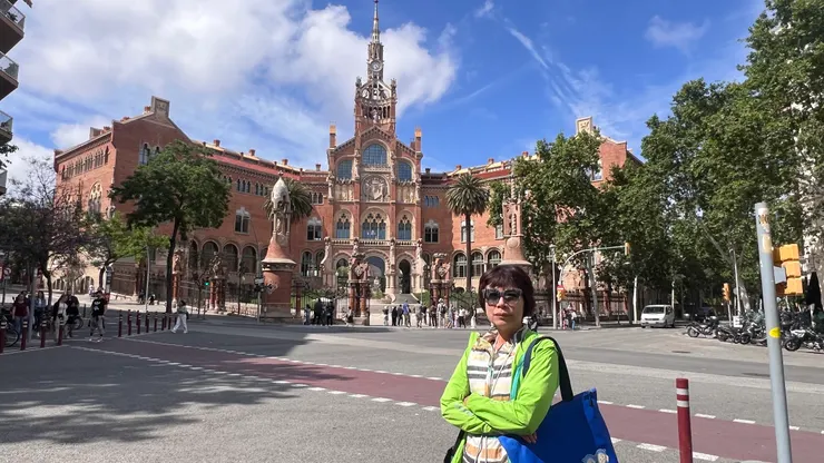 聖十字保羅醫院大門前也是被切的斜角