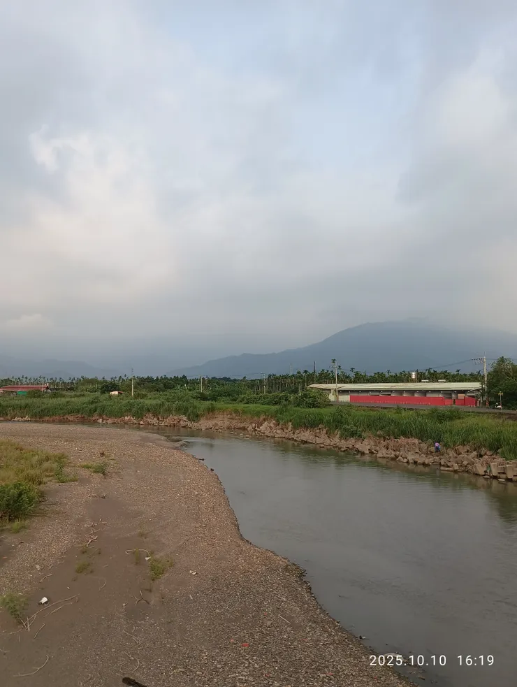水浸碧天東港溪