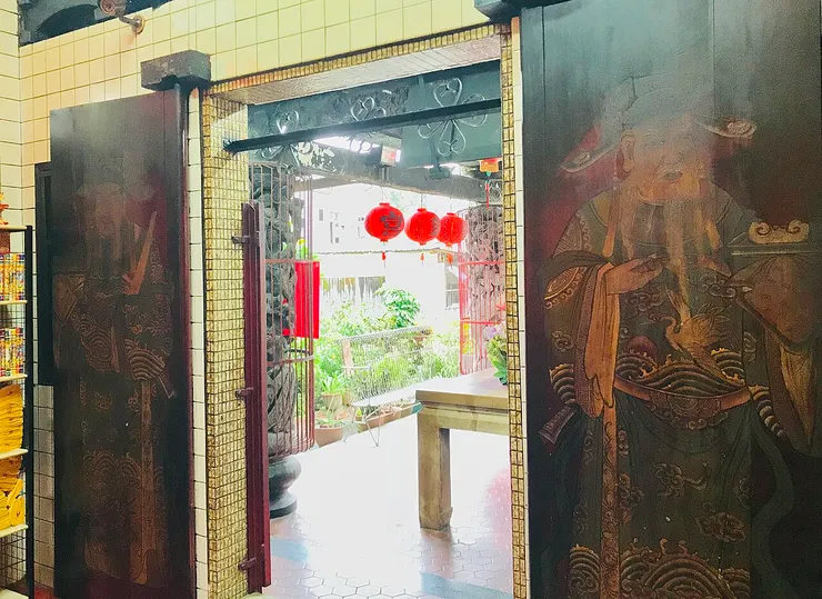 景美福興宮正殿門神彩繪，出自彩繪匠師許連成之手