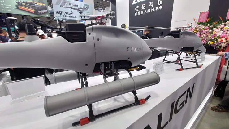 亞拓的無人直升機／戰術少女組拍攝