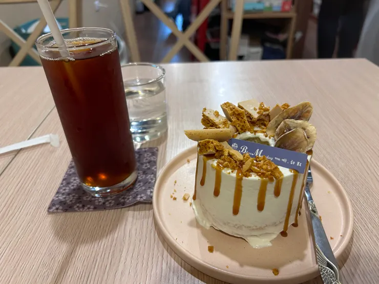 好喝的手沖與香蕉戚風蛋糕