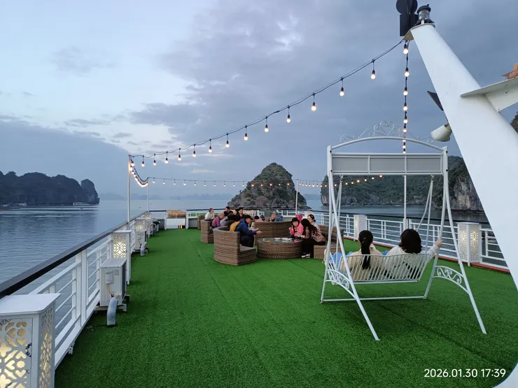 水行俠豪華郵輪 Aqua Elegance Cruise最頂層甲板