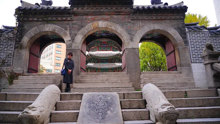 三門前的石龍和德壽宮看到的很像