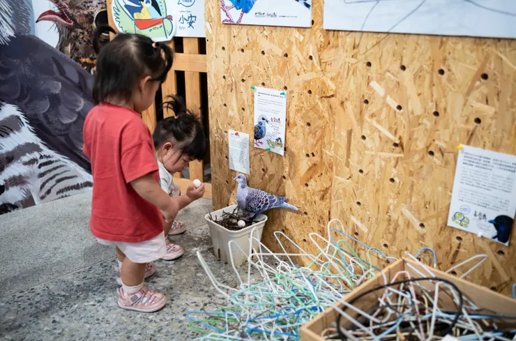 咩啊...不要拿人家蛋蛋...你們的尿布錢會不見見...