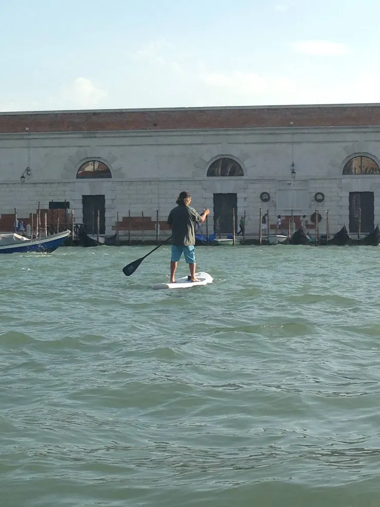 這位老兄用這方法感受威尼斯