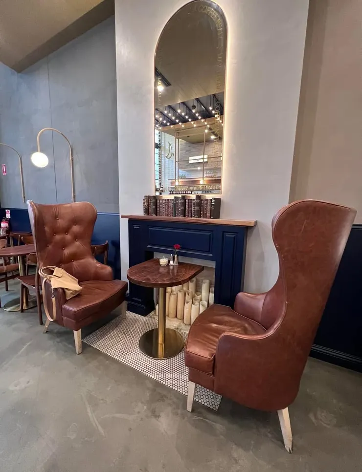 我們在這裡坐了下來