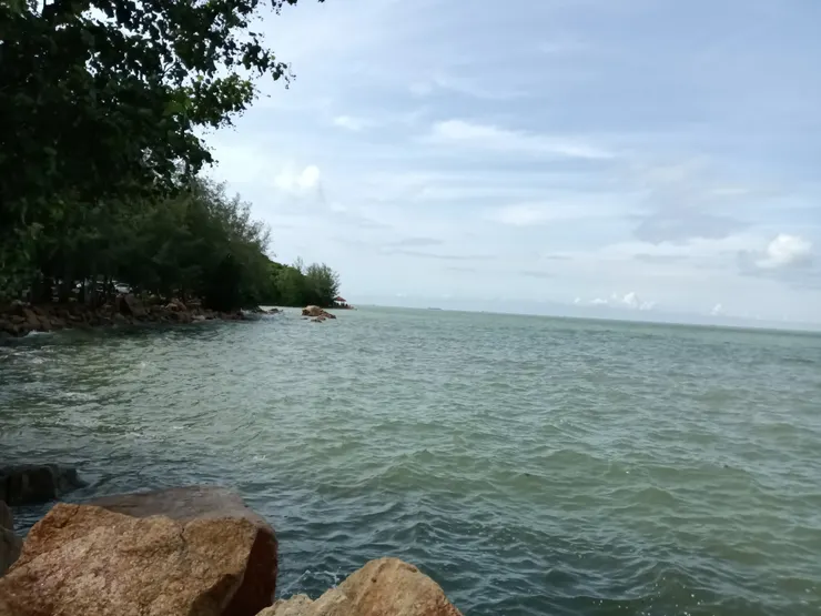 我長這麼大，好像第一次到家鄉的海邊。