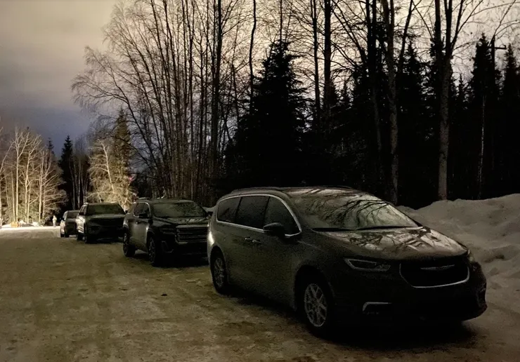 也許浪漫有很多種樣子，而這裡的浪漫，是一條發著光的電線。