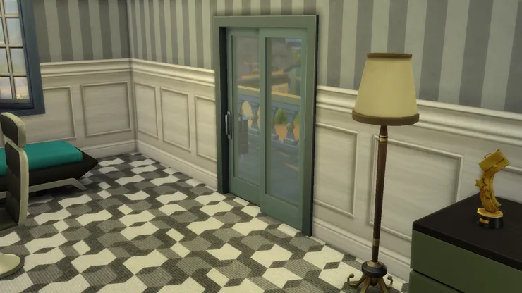 這房間有門通到露台，常常打開灰塵便會吹進來，結果要常常吸塵。