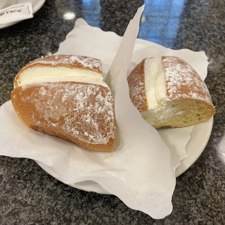 在羅馬吃的羅馬生乳包