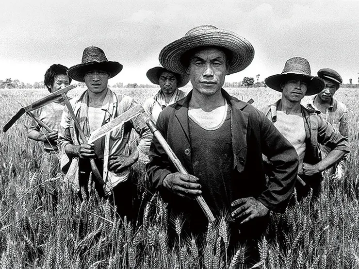 消失的群像勞動者紀事 ，周慶輝說：「我想讓影像如文字般，本身就能敘述故事」他每一張圖都有經過深刻的思考與安排。圖片來源：采泥藝術