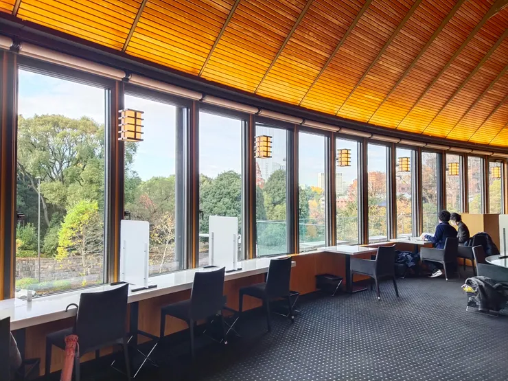 三樓用餐區-面對大馬路的位子最為搶手