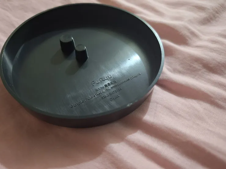 底座有標示產品的資訊