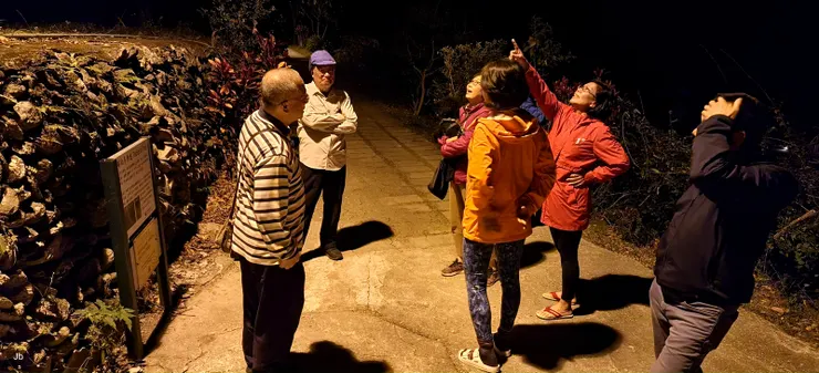 【晚來風涼散步看夜景心絕塵世】