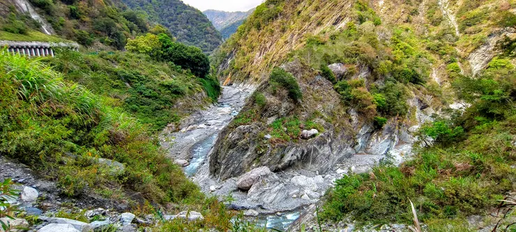 【往白楊步道途中所見壯麗的立霧溪谷】