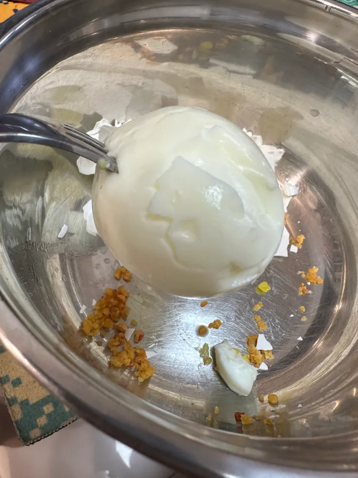 我的能耐就是連白煮蛋都破破爛爛，但是沒有損失營養價值