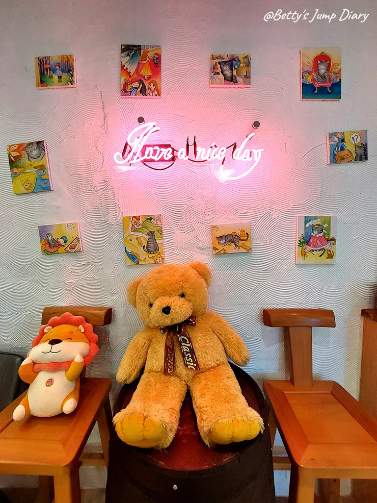 ▲龍潭「野薑花與貓」庭園餐廳/ 圖片來源:Betty's Jump Diary