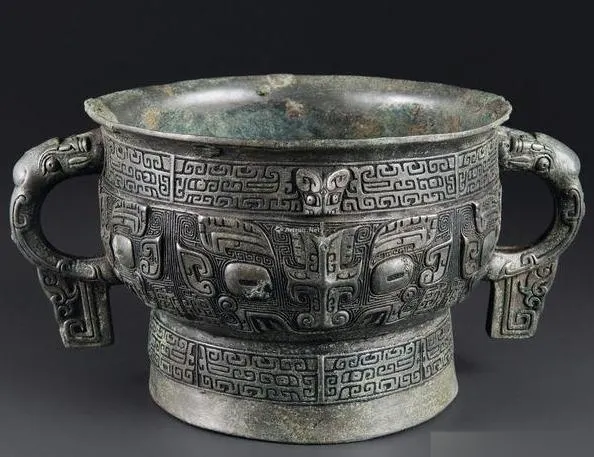 瑚璉從玉字旁，卻是銅器……