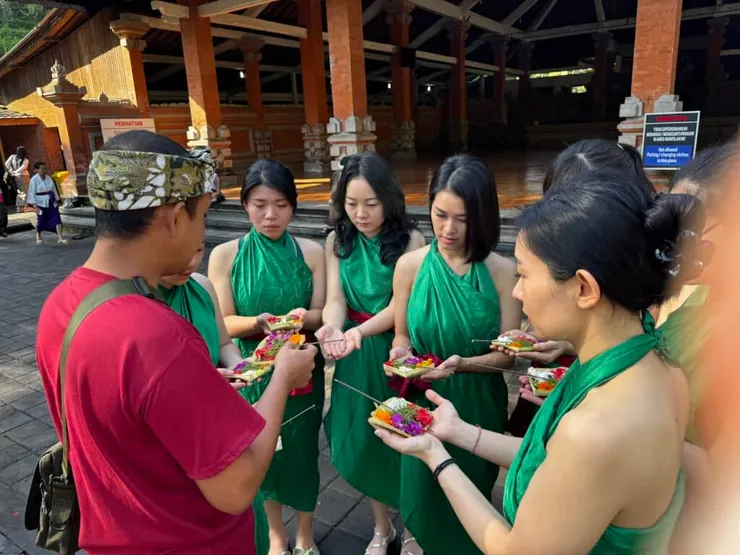 小哥為我們講解花盤的含義