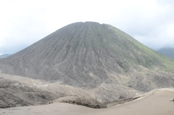 被火山灰影響變得霧霧的
