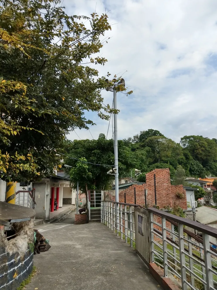 高射砲的碉堡。由於地點隱密視野良好,是當年重要的防禦設施