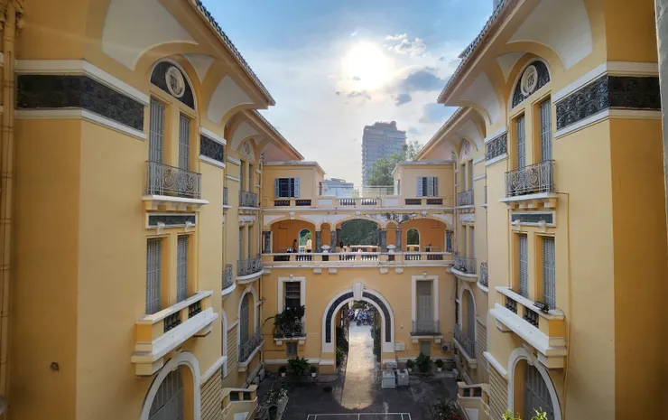 美術館中庭全景