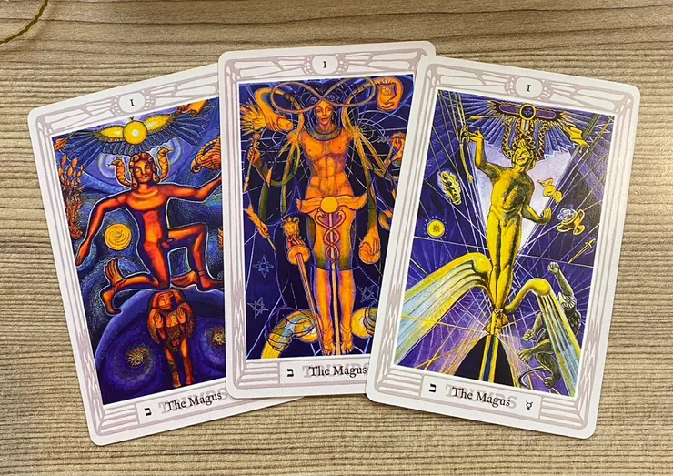 托特塔羅牌亦如是，平平比別人多了2張1號牌的「魔術師」