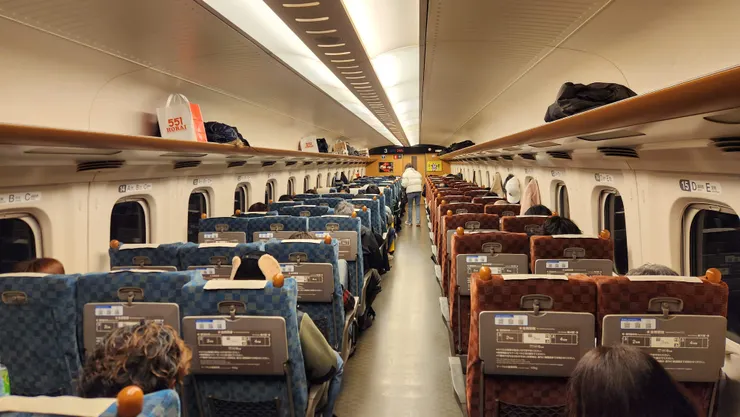 自由座的設計也不馬虎,但變成3-2布局