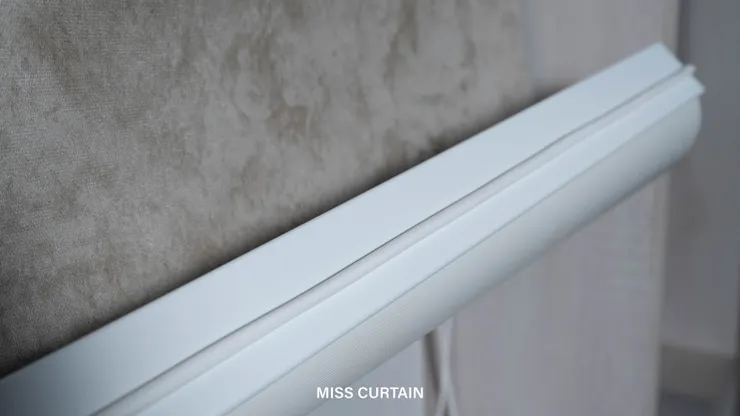 來自新加坡進口的VBblind,設計有防撞氣墊條可以有效減少風吹造成的撞擊聲響。