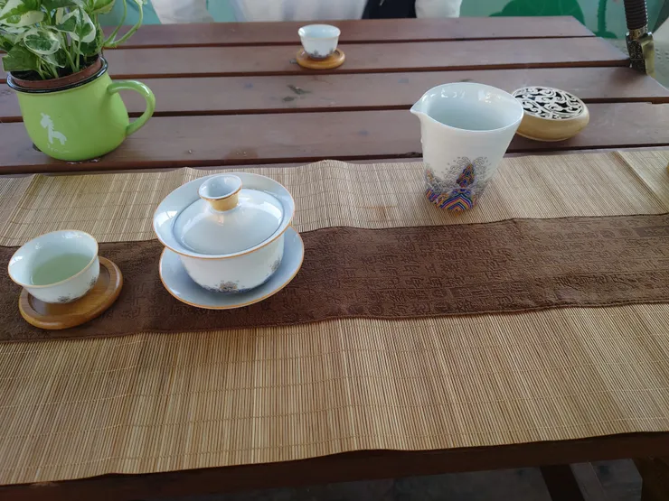 與友人喝茶的擺設