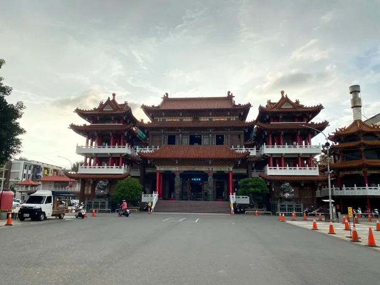 山西宮是關廟最熱鬧的地方，市場、小吃都在附近