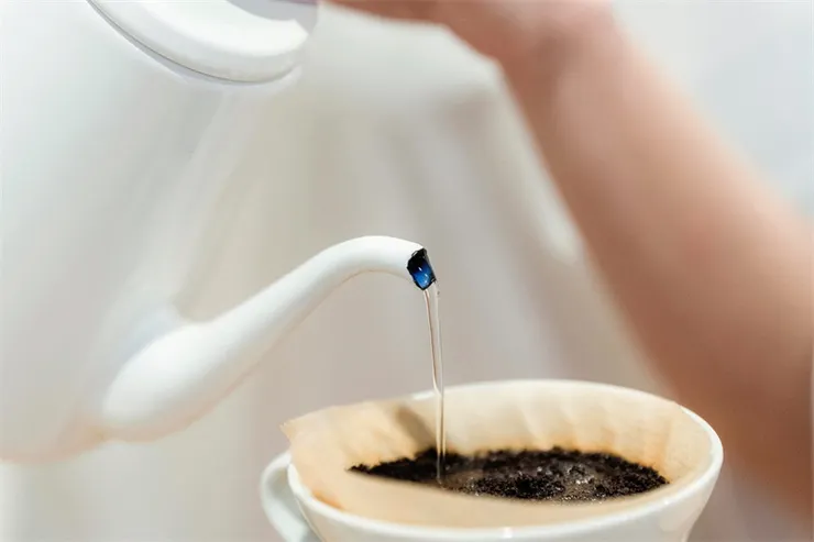 精準控制注水高度，享受每一杯手沖咖啡的美味